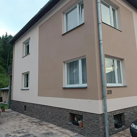 Apartman Laurin شقة
